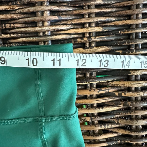Lululemon Invigorate High-Rise Crop 23" Everglades Green size 4 - Picture 8 of 9